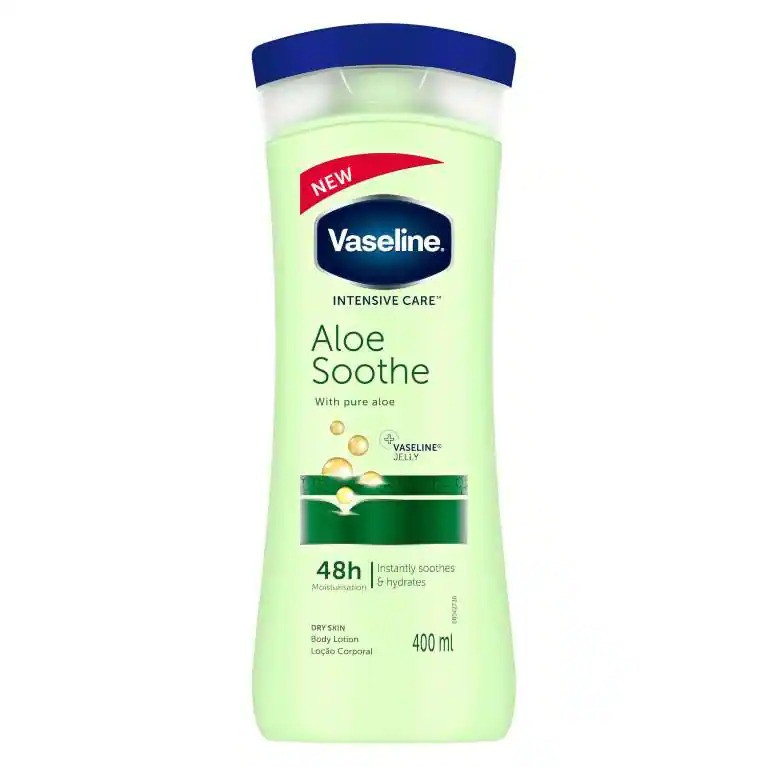 لوسیون بدن وازلین مدل Aloe Soothe حجم 400 میلی‌لیتر، آبرسان قوی، حاوی عصاره آلوئه ورا و ویتامین E، فاقد چربی، جذب سریع، مرطوب‌کننده پوست‌های نرمال تا خشک، با ماندگاری 48 ساعت و رایحه دلپذیر