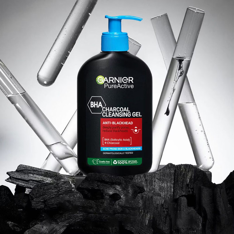 ژل شستشو صورت گارنیه مدل Pure Active Charcoal مناسب برای پوست های چرب و مختلط حجم 250 میلی لیتر
